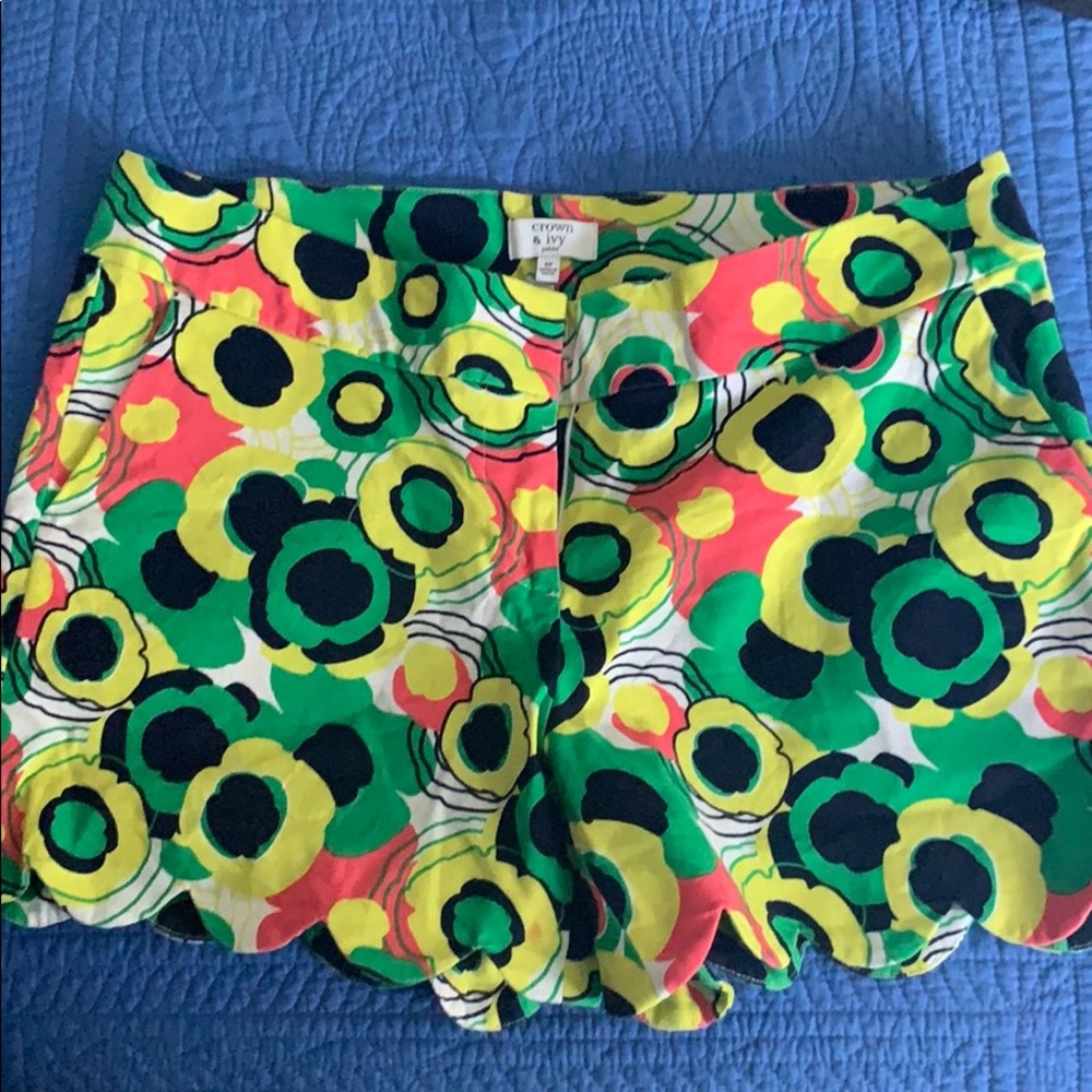 Multi floral colored scalloped mid length shorts